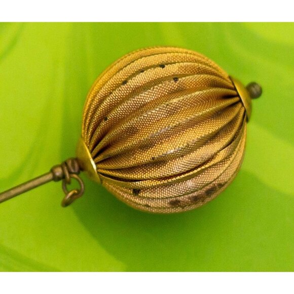 Vintage Gold Tone Sphere Hat Pin - W22 - Picture 2 of 3